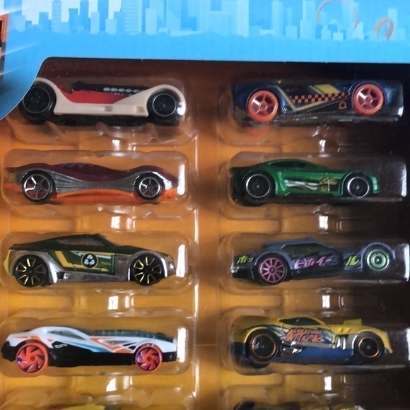 HOT Wheels Battling Creature Transports Dragon Launch Shark Chomp Transporter - Picture 13 of 14